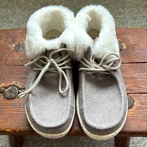 Hey Dude Wendy Fold Cozy Bootie in Size 6